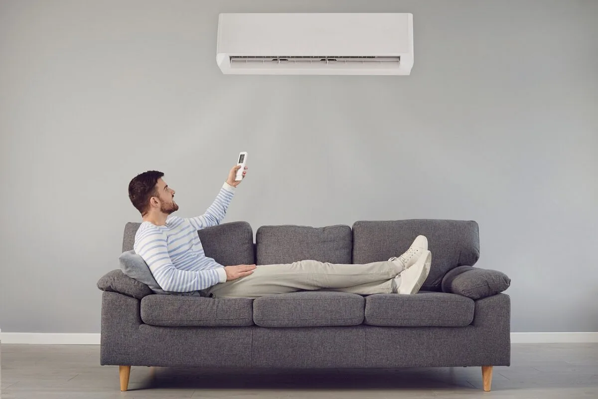 Climatiseur Toshiba modèle Shorai en fonctionnement dans un intérieur moderne