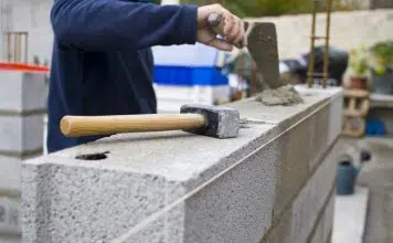 Pose d’un mur de parpaing : nos conseils.