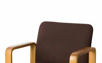 Chaise en bois, métal, synthétique : laquelle choisir pour embellir son intérieur ?