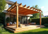 Pergola moderne en extérieur sur terrasse en bois ensoleillée