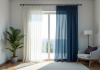 Salon moderne avec rideaux en voile blanc et bleu marine